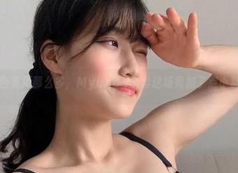 粉色资源那么多，Myung Ah给这场秀加了点小料！